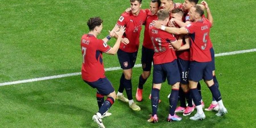 التشيك تتفوق على جنوب أفريقيا بهدف في الشوط الأول.. فيديو وصور