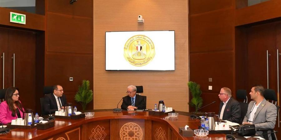 كشف آخر تطورات المشروع القومي لتطوير صناعة الغزل والنسيج