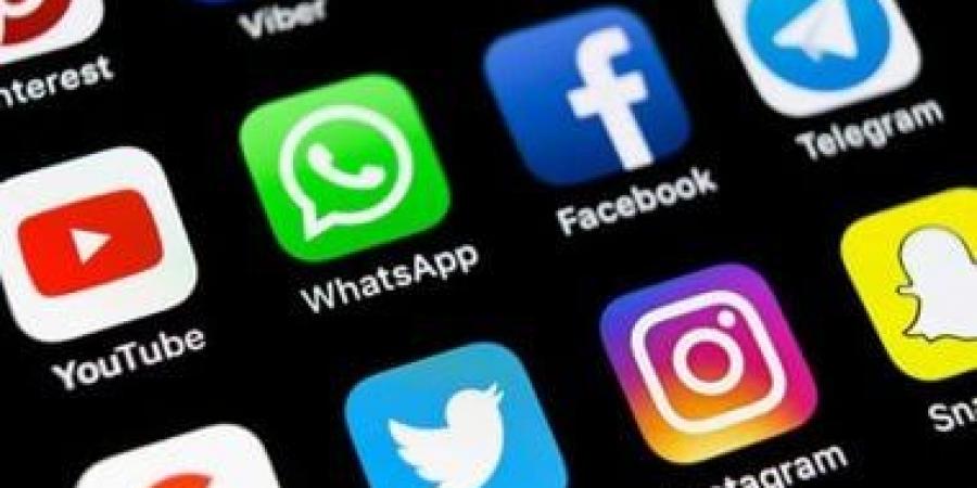 الإمارات تحدد 15 عاما كحد أدنى لاستخدام منصات التواصل الاجتماعى