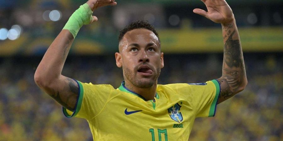 "أول لاعب يعمل عن بُعد".. رئيس البرازيل يسخر من نيمار بسبب الإصابة