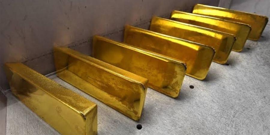 الذهب يتجه لثالث خسارة أسبوعية مع صعود الدولار وتشدد الفيدرالي الأمريكي