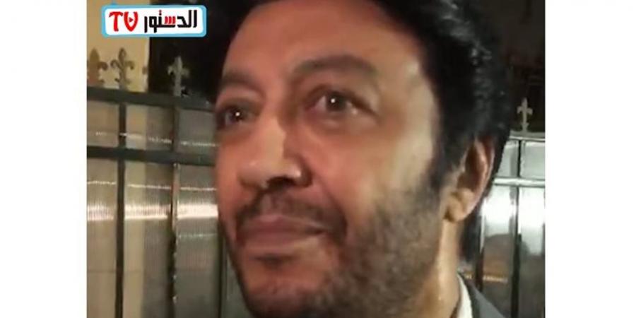 الفنان سامح يسرى يشارك فى عزاء محمد مرزبان ويودعه بكلمات مؤثرة (فيديو)