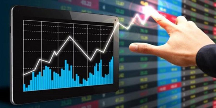 كاتب صحفي يكشف كيف تفاعلت الأسواق العالمية مع التهدئة بين واشنطن وطهران؟