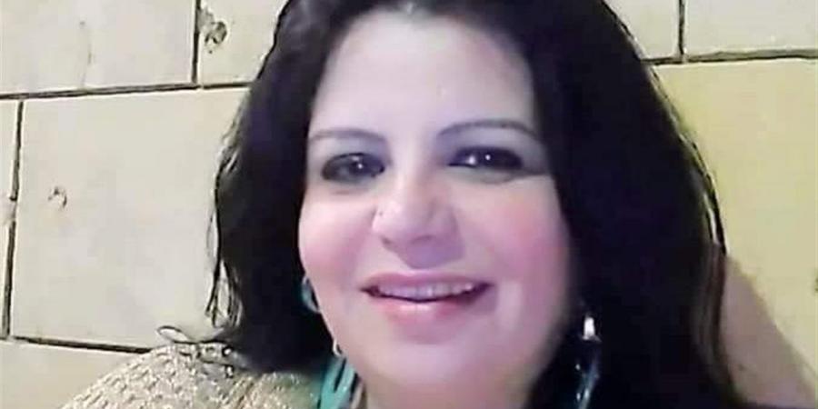 آدم بين الكتلة والفراغ