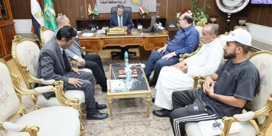 محافظ المنوفية يلتقي أهالي وعمد قرى قويسنا وشبين الكوم لبحث مطالبهم