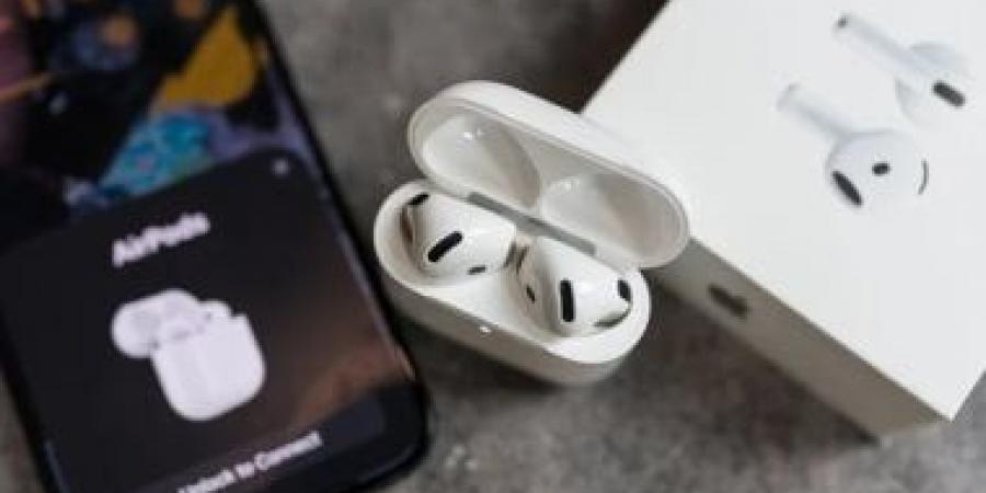 آبل تطلق AirPods بكاميرات مدمجة في 2027 مع قدرات ذكاء بصري متقدمة