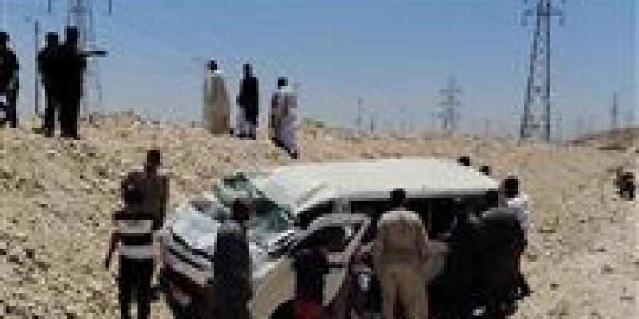 إصابة 8 أشخاص إثر فقدان السيطرة على ميكروباص بطريق أسيوط الصحراوي الغربي بالفيوم
