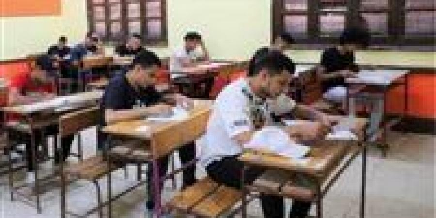 امتحانات الثانوية العامة 2026.. الطلاب يؤدون اليوم امتحان اللغة الأجنبية الثانية والاقتصاد والإحصاء خارج المجموع
