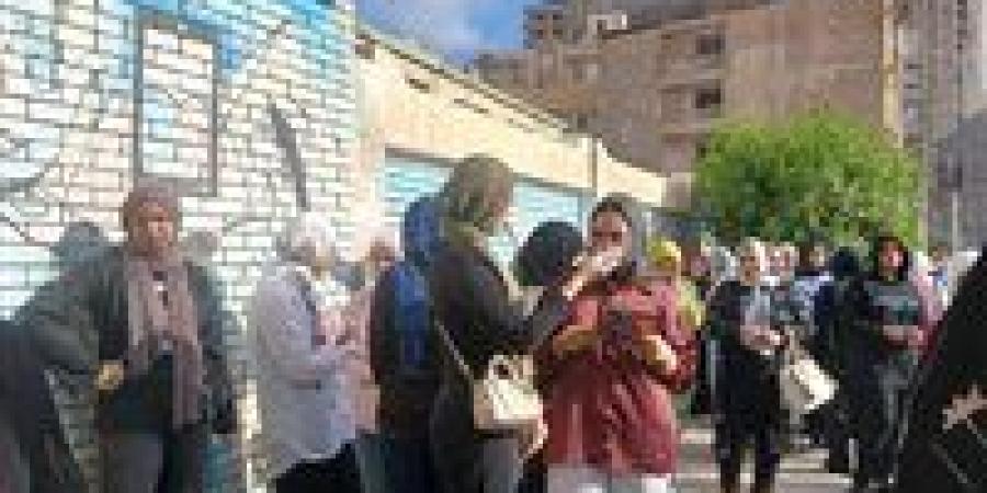 بدء توافد طلاب الثانوية العامة على اللجان لأداء امتحان اللغة الأجنبية الثانية 2026