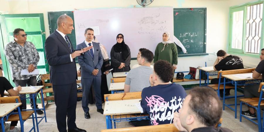 هدوء داخل لجان الثانوية العامة وتوفير جميع التيسيرات لضمان أداء الطلاب امتحاناتهم في أجواء مناسبة بكفر الشيخ