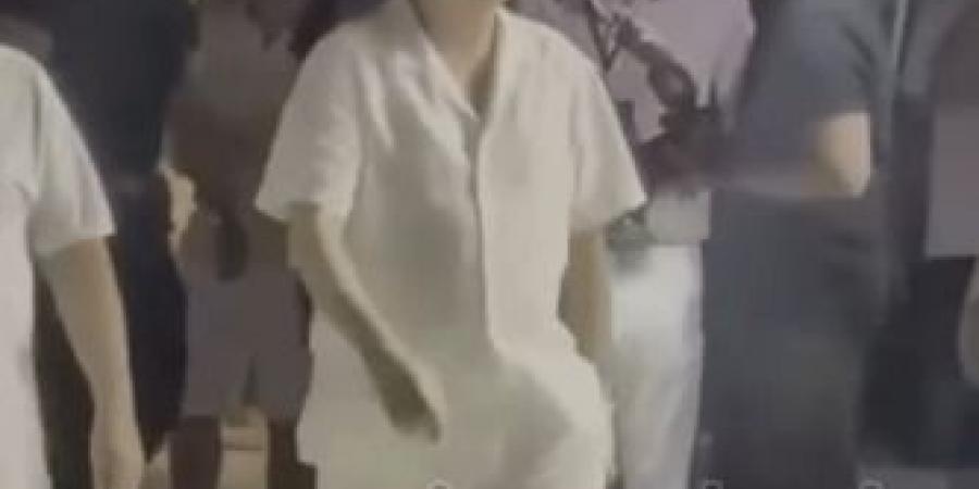 بعد غياب عام ونصف.. الممثل التركي المعروف بشخصية "مراد علمدار" يظهر في إطلالة نادرة (صورة)