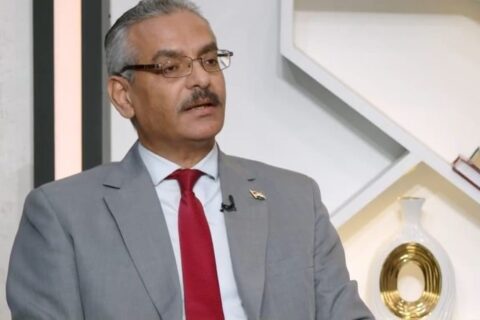 أستاذ مناهج يشدد على أهمية الكفاءة والنزاهة وبناء الإنسان في إصلاح العمل المؤسسي