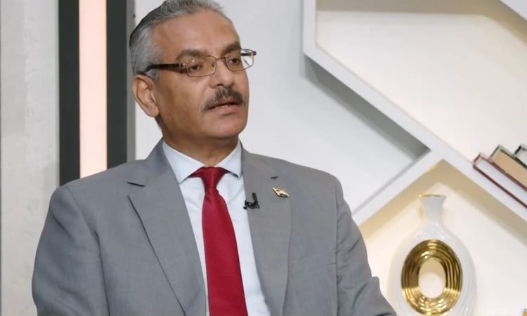 أستاذ مناهج يشدد على أهمية الكفاءة والنزاهة وبناء الإنسان في إصلاح العمل المؤسسي