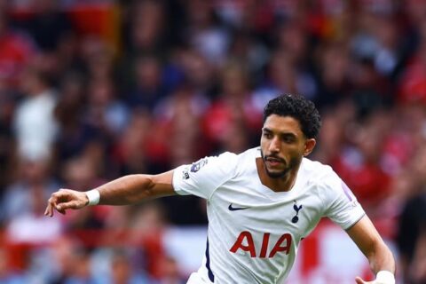 أستون فيلا يحقق فوزاً ساحقاً على توتنهام بثلاثة أهداف ويواصل معاناته في الدوري الإنجليزي
