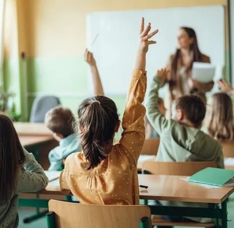«المعلمين» تبادر بحل مشكلة المصريين المفصولين في الكويت وتوفر فرص عمل في المدارس الأهلية
