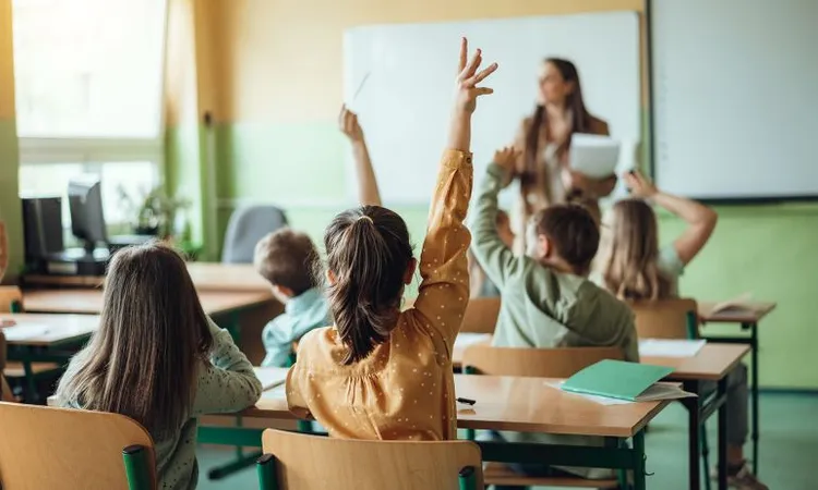 «المعلمين» تبادر بحل مشكلة المصريين المفصولين في الكويت وتوفر فرص عمل في المدارس الأهلية
