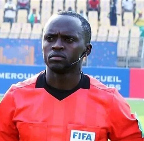 كاف يكشف عن حكم مواجهة مصر وأنجولا وسجله المميز مع الأهلي والزمالك