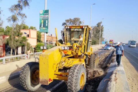 إزالة الأسفلت المتضرر بطريق الخدمة أمام كوبري إيتاي البارود تكتمل على يد هيئة الطرق والكباري