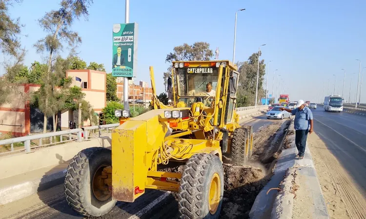 إزالة الأسفلت المتضرر بطريق الخدمة أمام كوبري إيتاي البارود تكتمل على يد هيئة الطرق والكباري