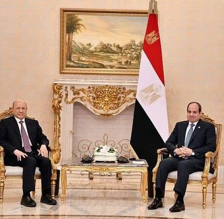 الرئيس السيسي والعليمي يتناولان آخر مستجدات الوضع في اليمن وسبل دعم الاستقرار