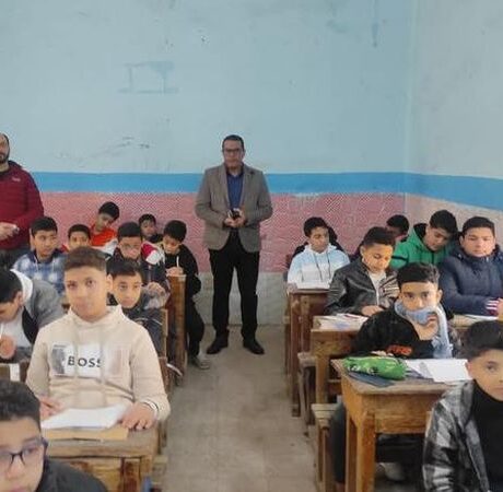 أولياء الأمور يعبرون عن قلقهم من صعوبة منهج رياضيات الصف الثالث الابتدائي وتعليمات الوزارة توضح الموقف