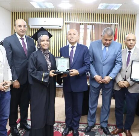 محافظ القاهرة يحتفي بـ 15 من أوائل خريجات التمريض ويعلن عن بدء أعمال تطوير في مستشفى روض الفرج