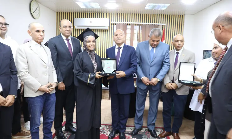 محافظ القاهرة يحتفي بـ 15 من أوائل خريجات التمريض ويعلن عن بدء أعمال تطوير في مستشفى روض الفرج