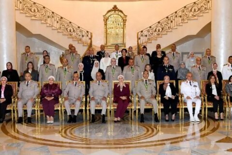 تكريم وزير الدفاع للقادة المخلصين في القوات المسلحة