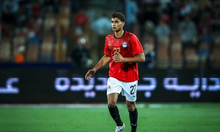 برشلونة تعبر عن قلقها تجاه إمكانية مشاركة حمزة عبد الكريم مع منتخب مصر بسبب النجيل الصناعي