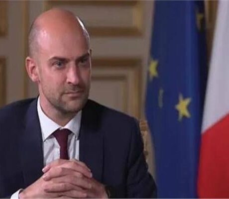 وزير الخارجية الفرنسي يبرز خطر تخفيض الدعم المقدم لأوكرانيا