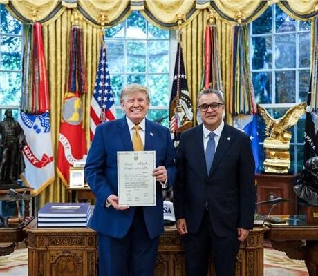 محمد المُلا يسلم أوراق اعتماده كسفير لمصر لدى الولايات المتحدة إلى ترامب