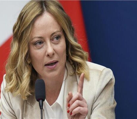 انتقادات لمشروع ميلوني لتحديد عدد الطلاب الأجانب في المدارس الإيطالية
