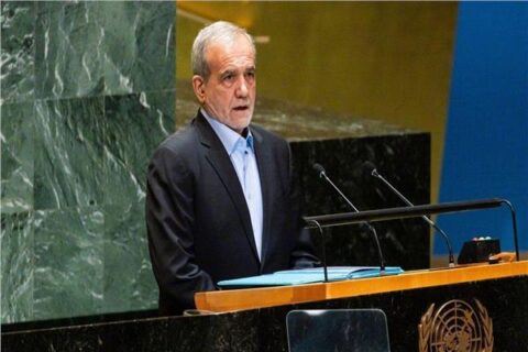 وفد أمريكي يغادر قاعة الأمم المتحدة احتجاجاً على تصريحات الرئيس الإيراني بزشكيان