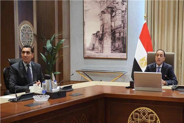 رئيس الوزراء يناقش مع وزير الشباب والرياضة محاور الجلسة الخاصة بالقطاع