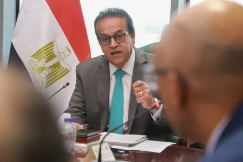وزير الصحة يناقش مع شركة «فيليبس» تعزيز الإنتاج المحلي للأجهزة الطبية