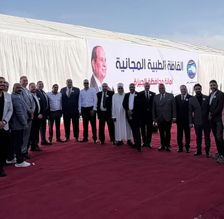 سامح أبو العينين يبرز دور القوافل الطبية في تعزيز المسؤولية المجتمعية لدعم المواطنين