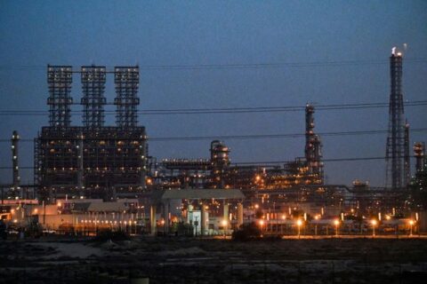 السعودية تستأنف تشغيل خط أنابيب النفط “شرق غرب” بحسب تقرير رويترز