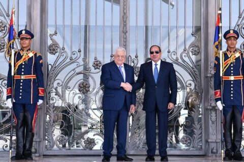 السيسي يستقبل أبومازن ويؤكد دعم مصر لحقوق الفلسطينيين ورفض التهجير