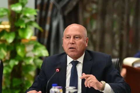 وزير النقل يعلن عن بدء تشغيل تجريبي غير مأهول لقطاعات «السخنة – العلمين – مطروح» في أكتوبر من برلين