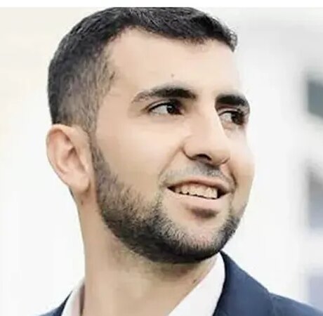 استشهاد نجل “منير البرش” في غارة إسرائيلية ووالده يودعه بكلمات مؤثرة