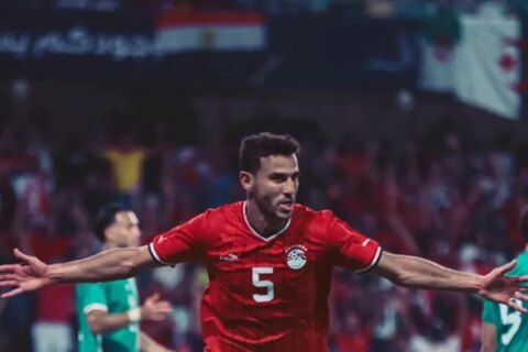 حمدي فتحي يتنحى عن معسكر منتخب مصر بعد تعرضه للإصابة