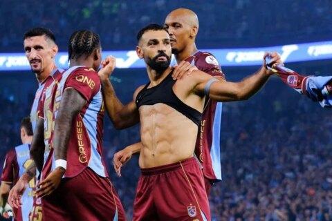 عالم الكرة يثني على محمد صلاح بعد هاتريك في مرمى جالطة سراي وفق تقارير الصحافة الإسبانية