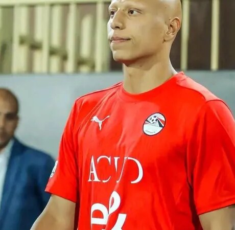 طبيب الأهلي يحدد تاريخ سفر عمرو الجزار إلى ألمانيا لإجراء عملية الرباط الصليبي