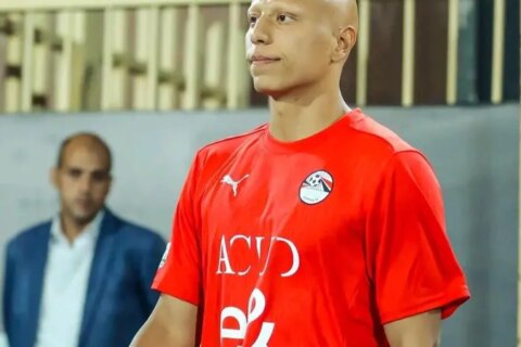 طبيب الأهلي يحدد تاريخ سفر عمرو الجزار إلى ألمانيا لإجراء عملية الرباط الصليبي