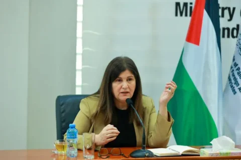 وزيرة الخارجية الفلسطينية تندد بالقيود الأمريكية على التأشيرات وتعتبرها غير مبررة