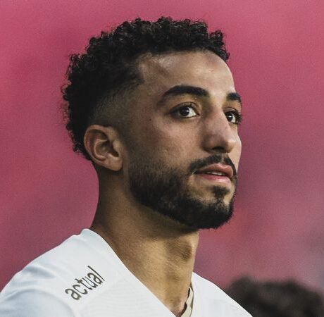 محمد عبد المنعم يوضح موقفه من المشاركة مع المنتخب في مباراة جنوب إفريقيا عقب استبعاده من مواجهة جنوب السودان