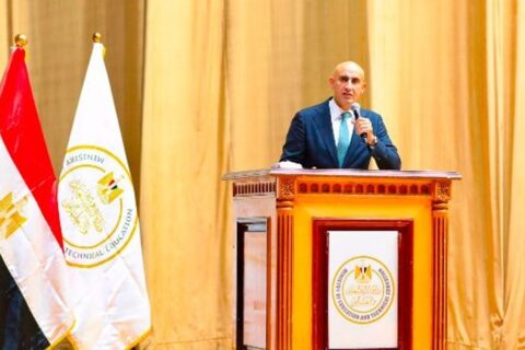 وزير التعليم يعمم قرار فصل الطالب عامًا دراسيًا في حال تصوير المعلم للإساءة أو التنمر داخل المدرسة