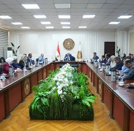 وزير العمل يؤكد في اجتماع صندوق «العمالة غير المنتظمة» أهمية تحسين أوضاع العمال