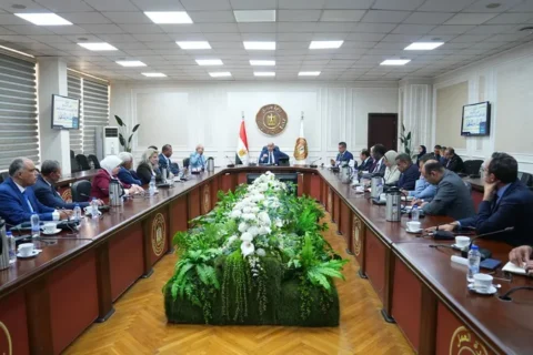 وزير العمل يؤكد في اجتماع صندوق «العمالة غير المنتظمة» أهمية تحسين أوضاع العمال